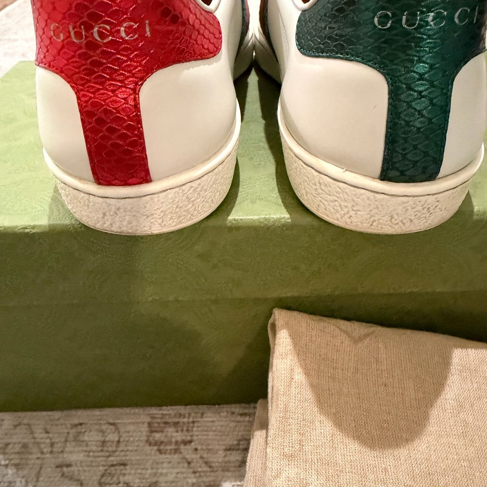 100% authentic Gucci White and Green Sneakers with Red Accents - Picture 5 of 8